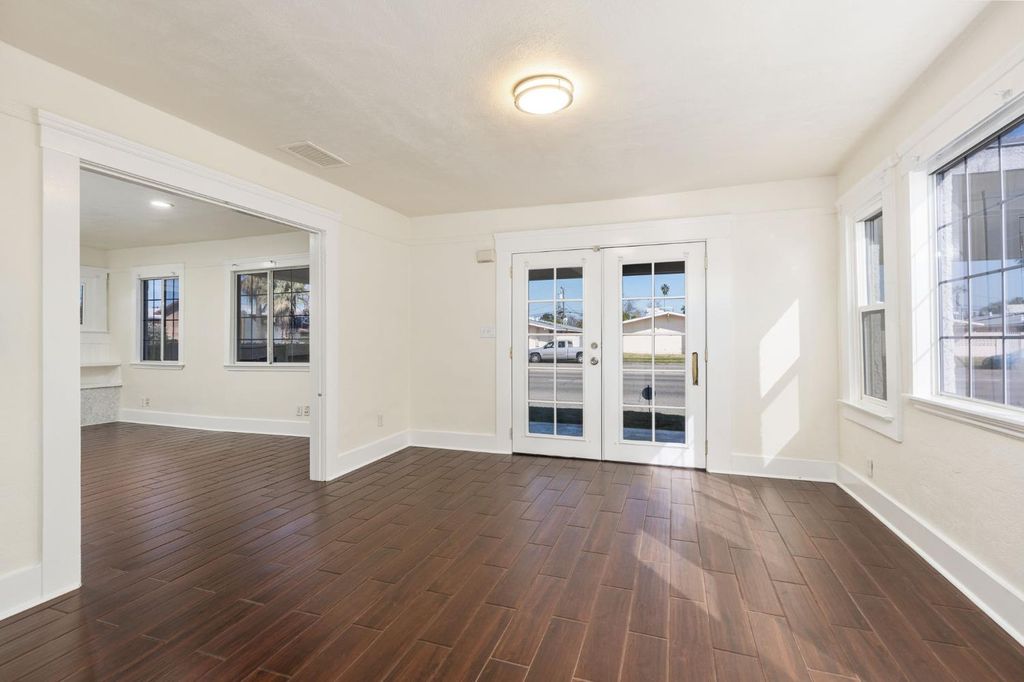 Image 5 of property listing at 5064 E Belmont Avenue, Fresno, CA 93727