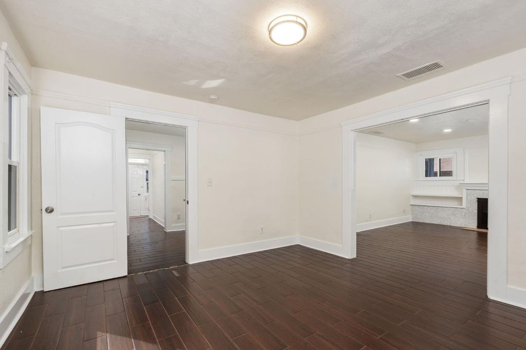 Image 7 of property listing at 5064 E Belmont Avenue, Fresno, CA 93727