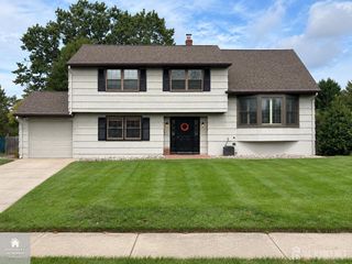 9 Lauri Lane, Middlesex, NJ 08846