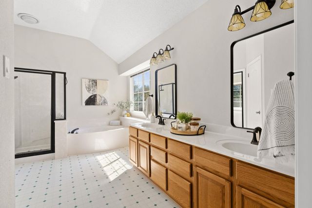 1300 Roadrunner DR, Cedar Park, TX 78613