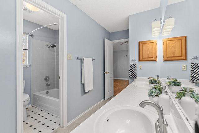 1300 Roadrunner DR, Cedar Park, TX 78613