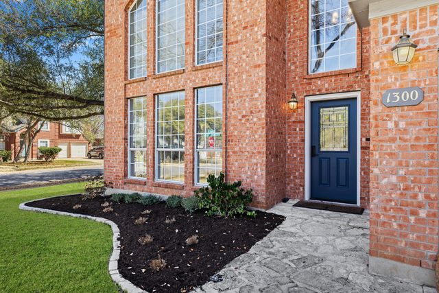 1300 Roadrunner DR, Cedar Park, TX 78613