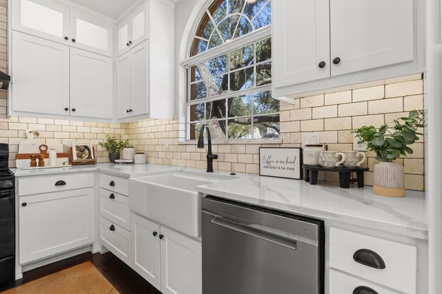 1300 Roadrunner DR, Cedar Park, TX 78613