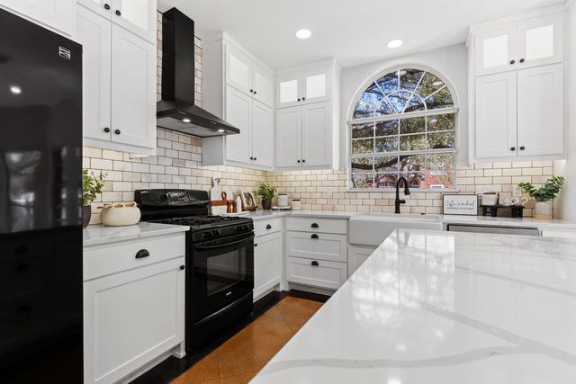 1300 Roadrunner DR, Cedar Park, TX 78613