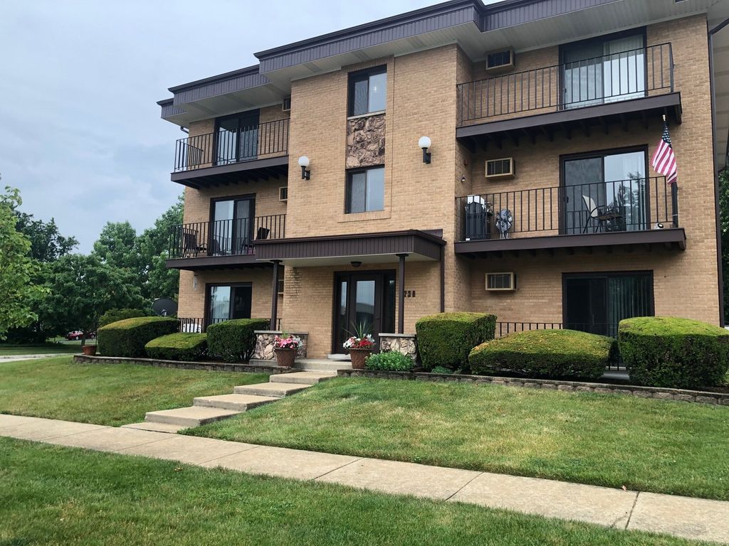 7730 Wildwood Court 3N, Darien, IL 60561