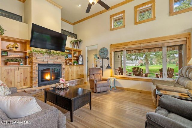 74 Bellflower Ct, Blanchard, ID 83804