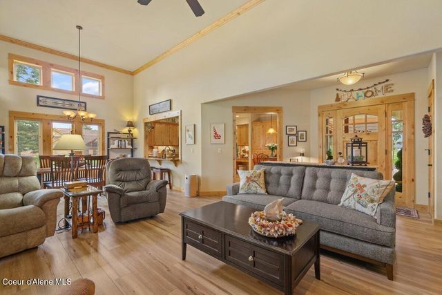 74 Bellflower Ct, Blanchard, ID 83804