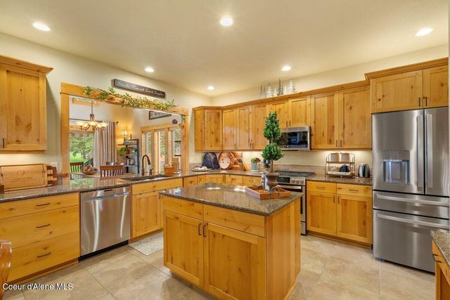 74 Bellflower Ct, Blanchard, ID 83804