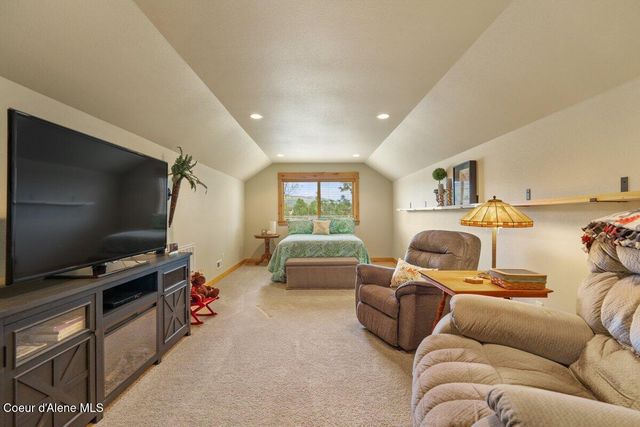 74 Bellflower Ct, Blanchard, ID 83804
