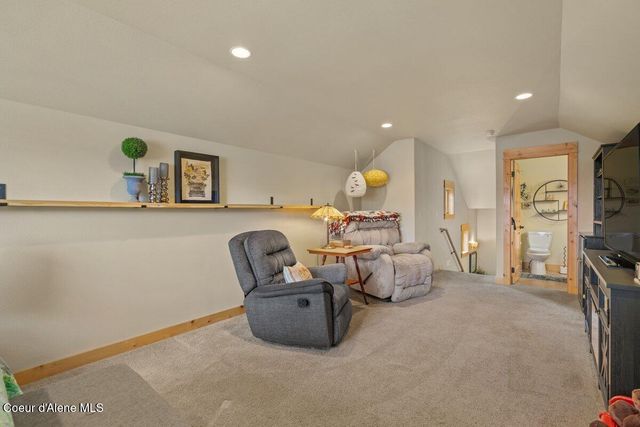 74 Bellflower Ct, Blanchard, ID 83804