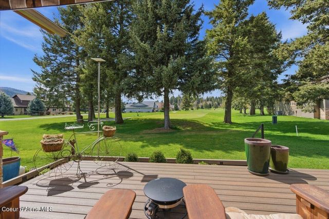 74 Bellflower Ct, Blanchard, ID 83804