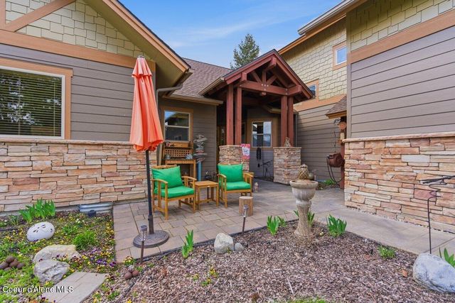 74 Bellflower Ct, Blanchard, ID 83804