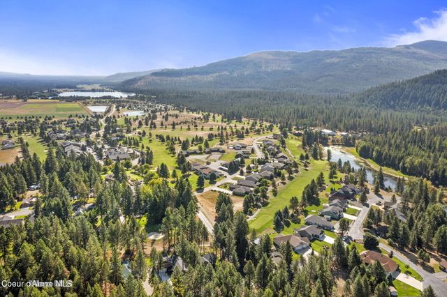 74 Bellflower Ct, Blanchard, ID 83804