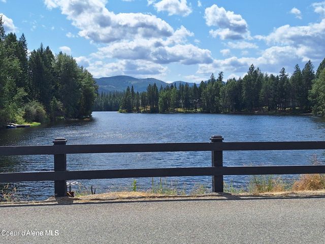 74 Bellflower Ct, Blanchard, ID 83804
