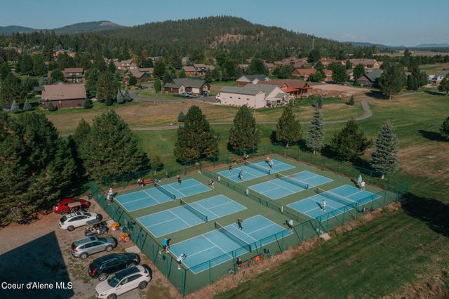 74 Bellflower Ct, Blanchard, ID 83804