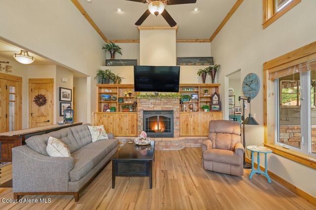 74 Bellflower Ct, Blanchard, ID 83804