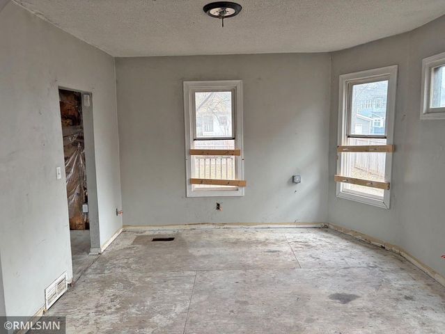 1914 Penn Avenue N, Minneapolis, MN 55411