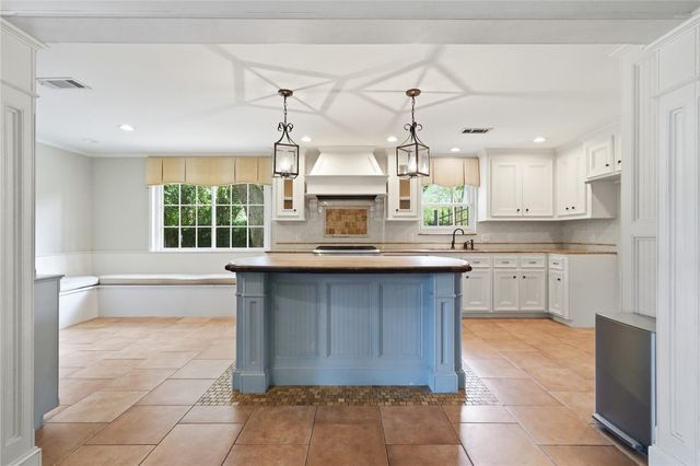 12435 Kimberley Lane, Houston, TX 77024