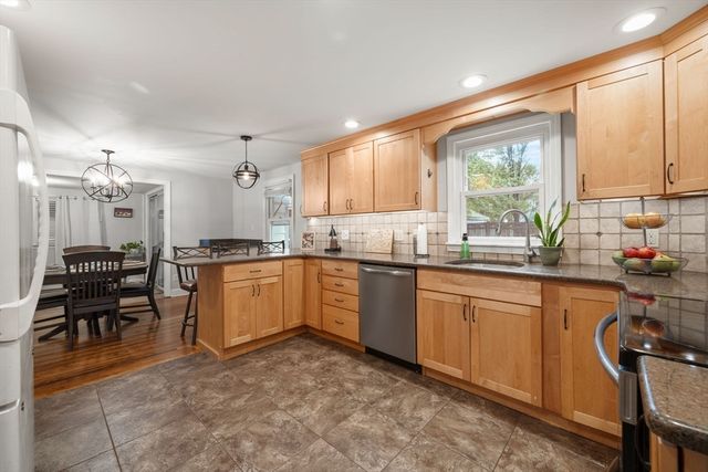 212 Emerson St, Springfield, MA 01118