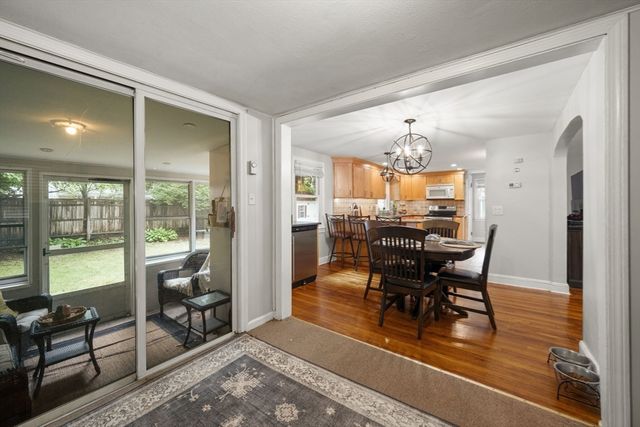 212 Emerson St, Springfield, MA 01118