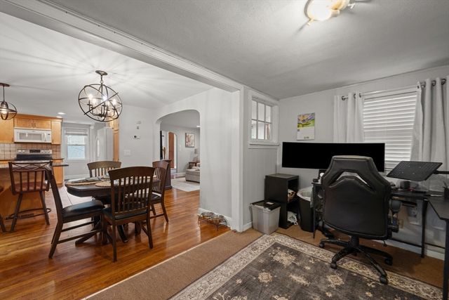 212 Emerson St, Springfield, MA 01118