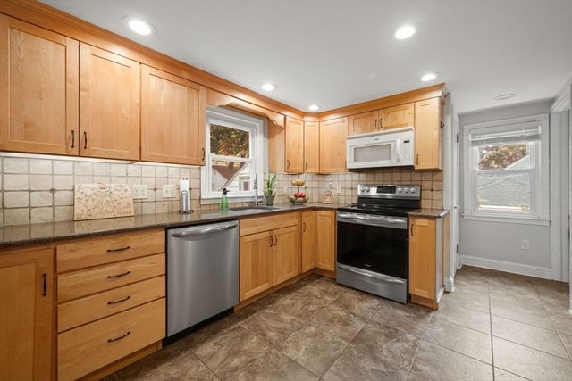 212 Emerson St, Springfield, MA 01118