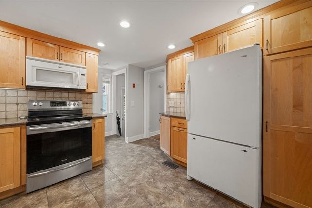 212 Emerson St, Springfield, MA 01118
