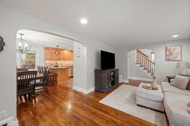 212 Emerson St, Springfield, MA 01118