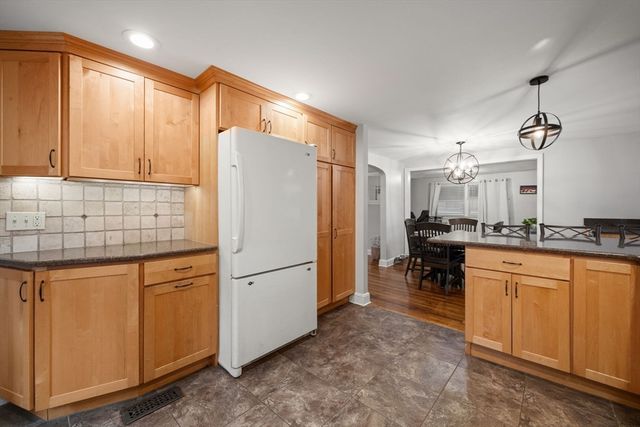 212 Emerson St, Springfield, MA 01118