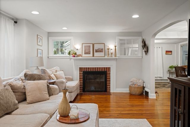 212 Emerson St, Springfield, MA 01118