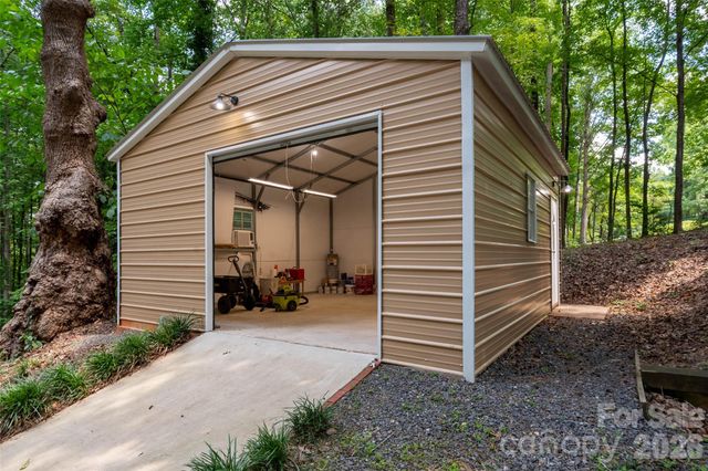 909 Woodland Forest Drive, Waxhaw, NC 28173