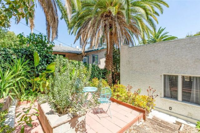 2400-2402 Merton Avenue, Los Angeles, CA 90041
