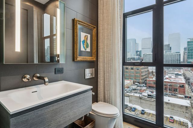 900 W Washington Boulevard 802, Chicago, IL 60607