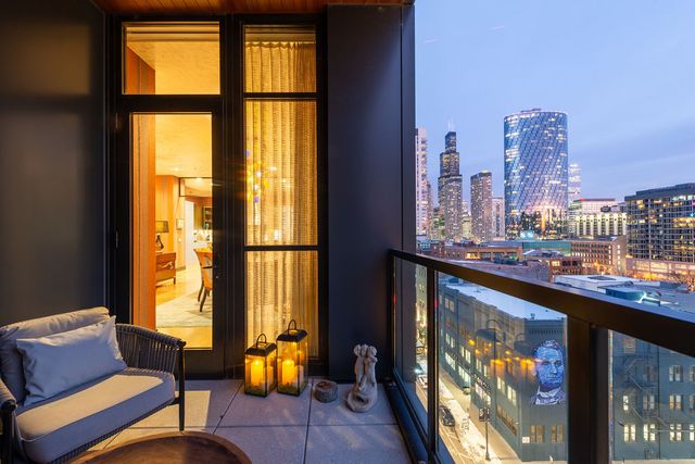 900 W Washington Boulevard 802, Chicago, IL 60607