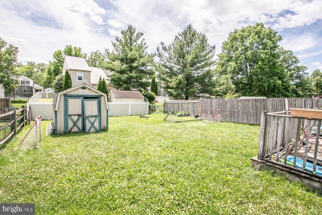 1107 SCHOOL HOUSE LN, Quakertown, PA 18951