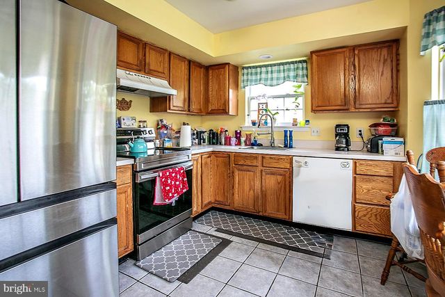 1107 SCHOOL HOUSE LN, Quakertown, PA 18951