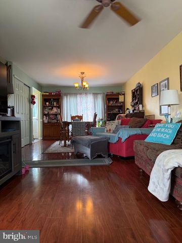 1107 SCHOOL HOUSE LN, Quakertown, PA 18951