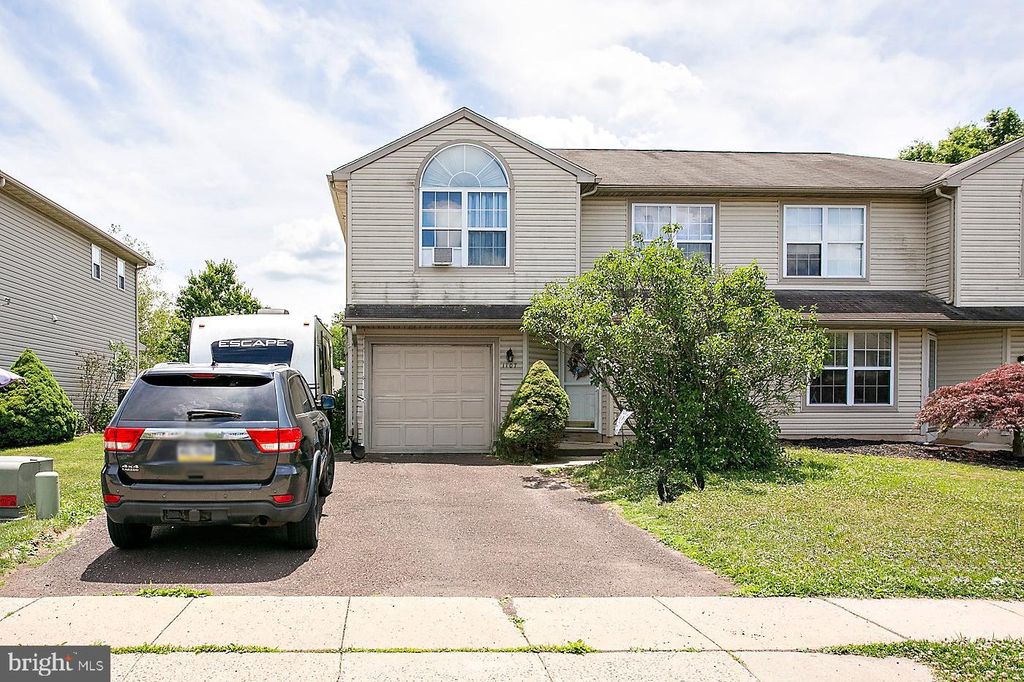1107 SCHOOL HOUSE LN, Quakertown, PA 18951