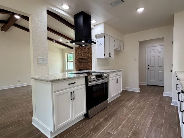 748 County Road 296d, Alvin, TX 77511