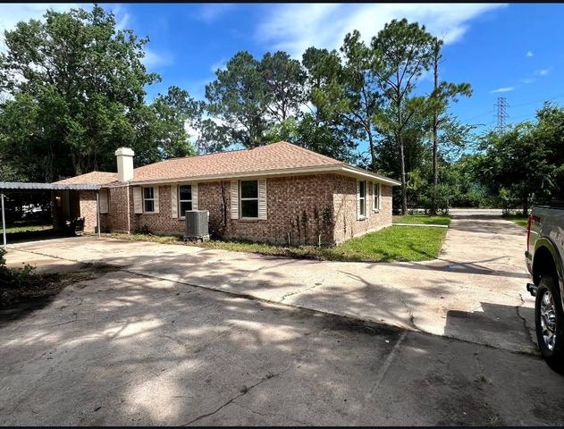748 County Road 296d, Alvin, TX 77511