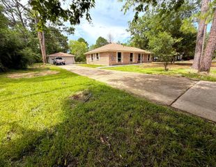 748 County Road 296d, Alvin, TX 77511