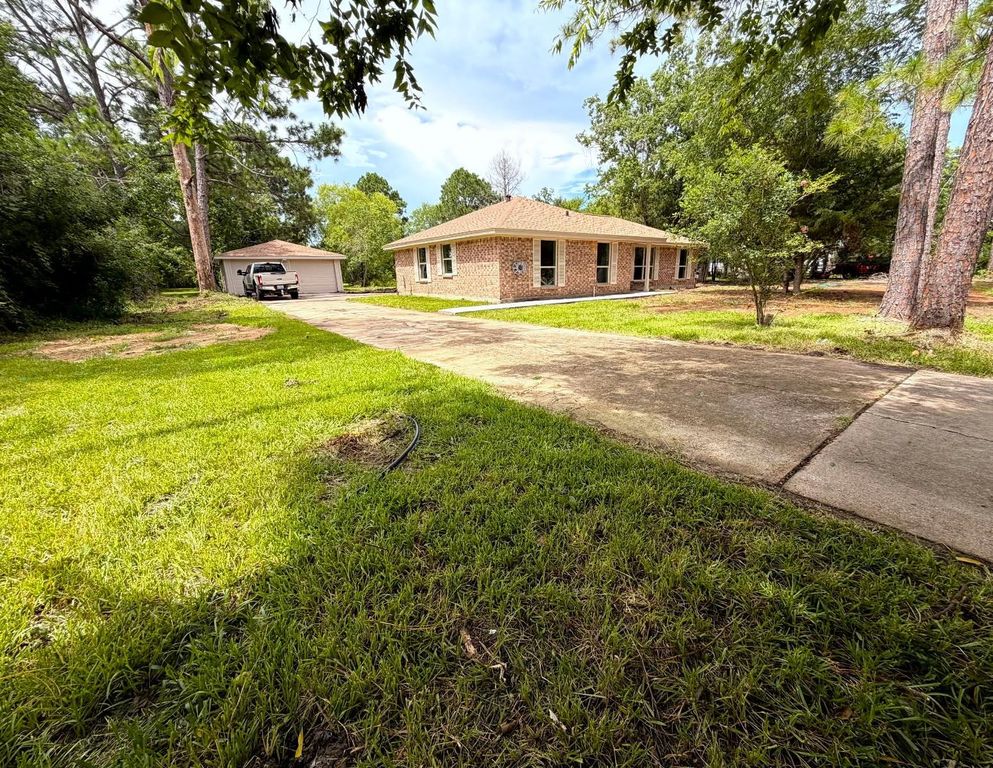 748 County Road 296d, Alvin, TX 77511