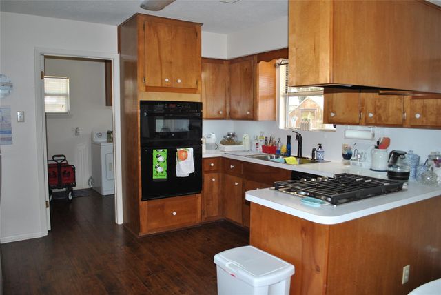 401 Laurel Drive, Friendswood, TX 77546