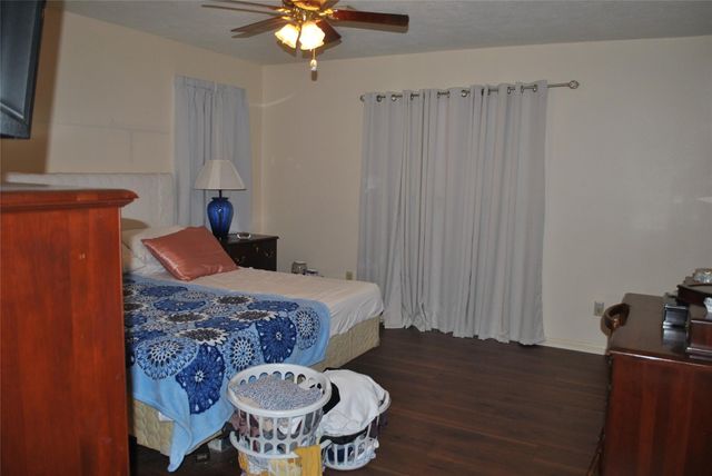 401 Laurel Drive, Friendswood, TX 77546