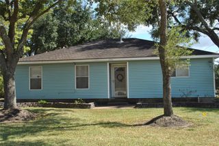 401 Laurel Drive, Friendswood, TX 77546