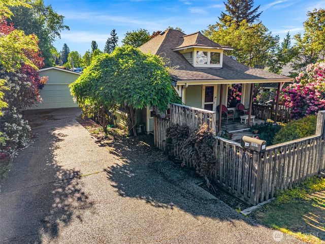 1517 Fairvew Street, Bellingham, WA 98229