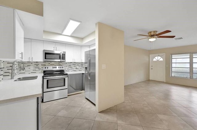 916 NE 18th Street, Fort Lauderdale, FL 33305