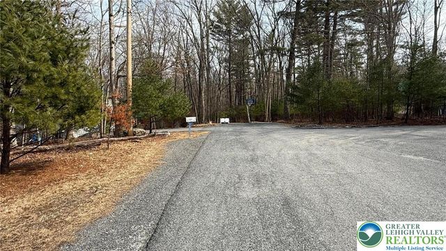 24 Green Meadow Drive, Middle Smithfield Twp, PA 18302