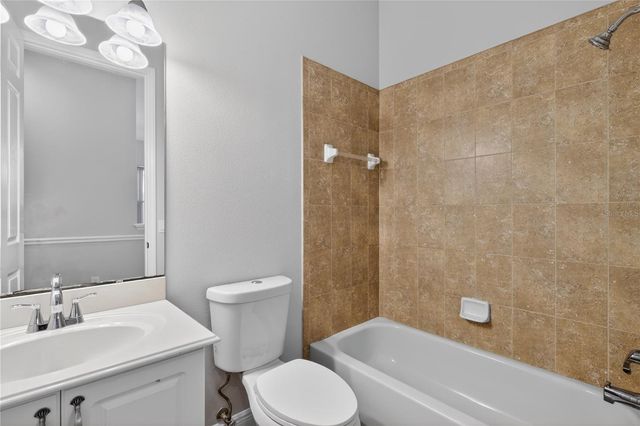 216 LAMONTE POINT COURT, Debary, FL 32713