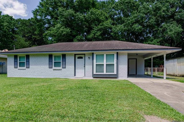 614 Cypress Dr, Baker, LA 70714